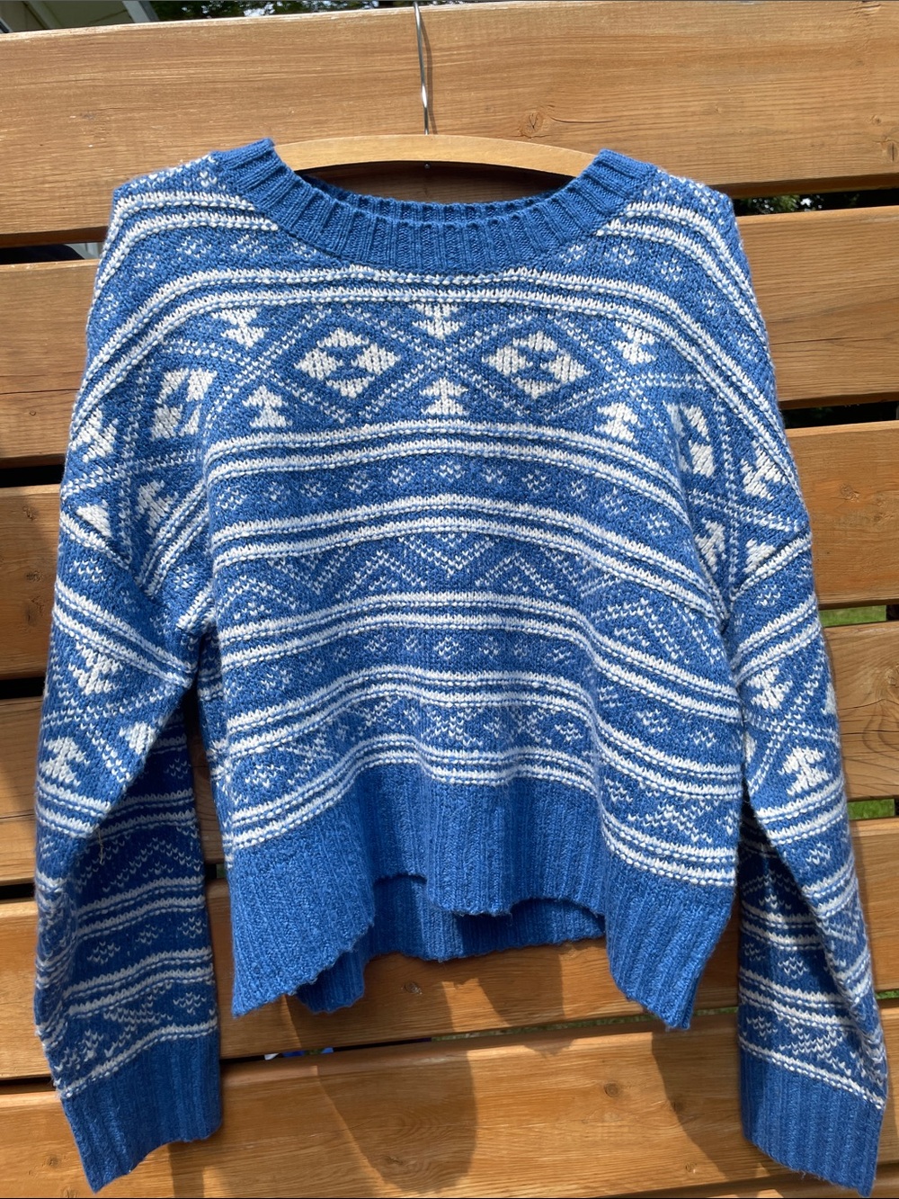 American Eagle Outfitters Blue and White Fair Isle Crewneck Sweater